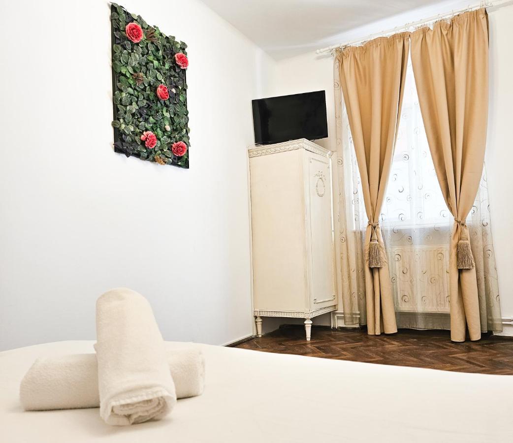 Appartamento Marigold Boutique Braşov Esterno foto